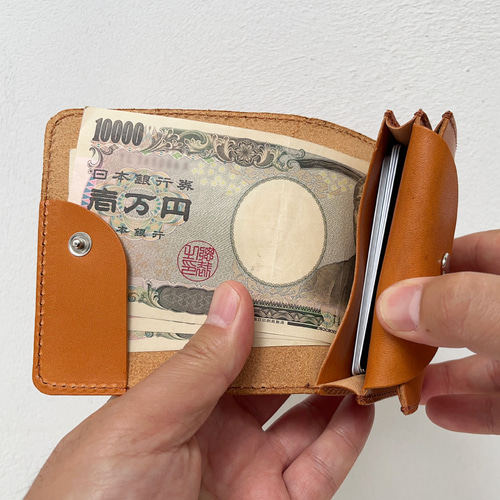 栃木レザーを使用した、小さくて大容量なコンパクト財布。［WL-001