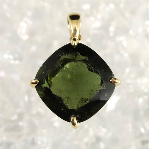 モルダバイト 11mmクッションカット ペンダント 18KYG 鑑別済 2.27g  
