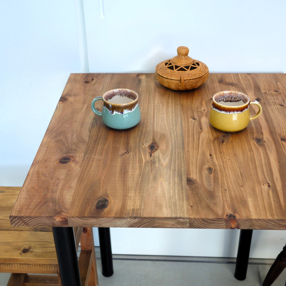 ★SALE★ 70x70 杉のカフェ風スクエア・テーブル　 4枚目の画像
