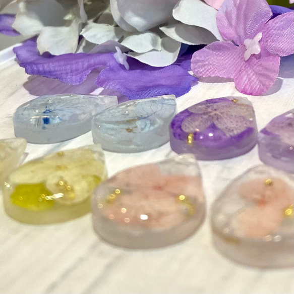 レジン イヤリング アイスブルー ドライフラワー アシンメトリー シルバー レジン イヤリング アイスブルー ドライフラワー アシンメトリー