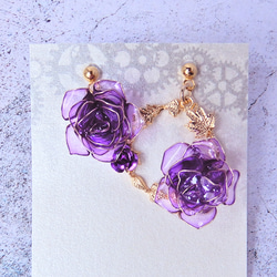 紫薔薇のアシンメトリーピアス・イヤリング　ディップアート/耳飾り 2枚目の画像