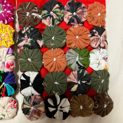 パッチワーク ミニポーチ 携帯ケース 小物入れ ヨーヨーキルト2個 巾着  