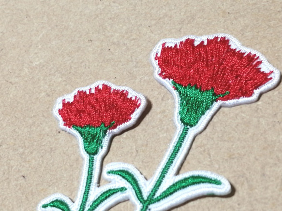 縁取り全刺繍カーネーションの花ワッペン 2枚目の画像