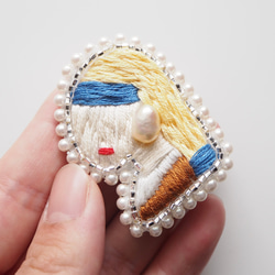 ✳︎ 真珠の耳飾りの少女 フェルメール ✳︎ ビーズ 刺繍 ブローチ 2枚目の画像