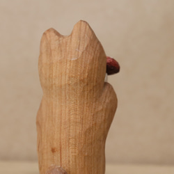 「毒キノコを食べている猫」猫の木彫り ネコの置物（木材：山桜など）（No.N0014） 15枚目の画像