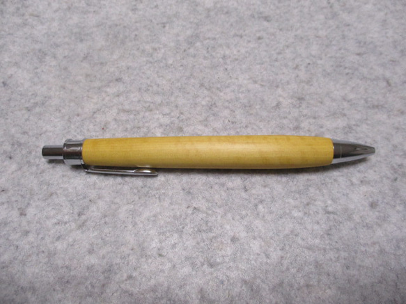 御蔵島柘植　縮み杢　椿油仕上げ　木軸ボールペン(シャープペンシル) 2枚目の画像