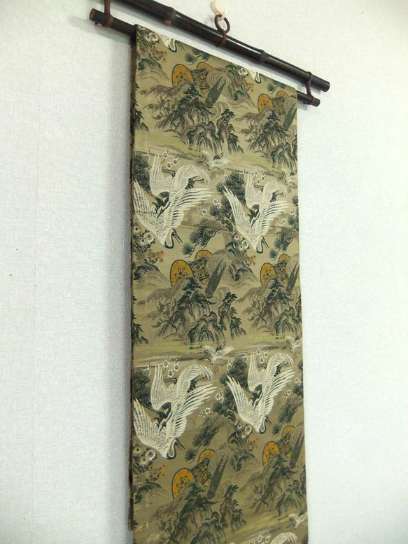 [(16)1928] 194cm/由大正、昭和時代的腰帶改造而成/嬉戲鶴/掛毯桌布 第2張的照片