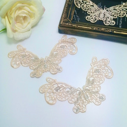 高品質❣  8枚  銀糸いり ケミカルレース 刺繍 蝶々 モチーフ  ハンドメイド パーツ　手芸　素材 1枚目の画像