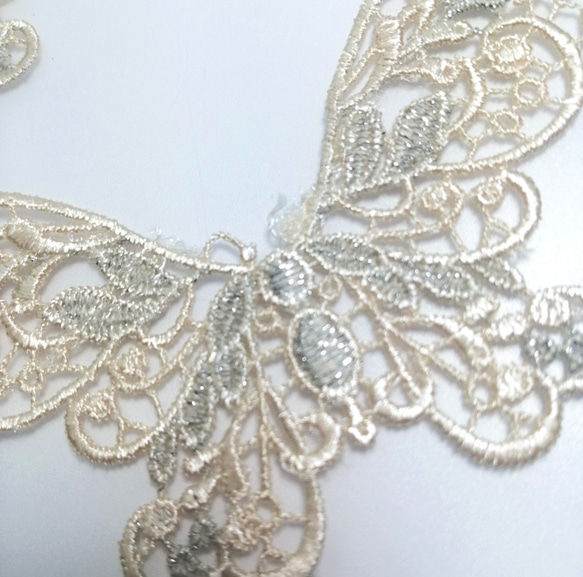 高品質❣  8枚  銀糸いり ケミカルレース 刺繍 蝶々 モチーフ  ハンドメイド パーツ　手芸　素材 2枚目の画像
