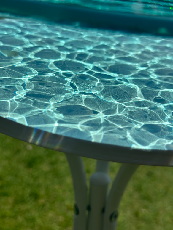 現品販売　在庫有り　エメラルドブルーの海　波紋大　ガラスガラスサイドテーブル丸  珊瑚礁　table  Sea 4枚目の画像