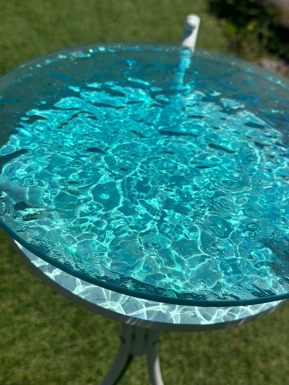 現品販売　在庫有り　エメラルドブルーの海　波紋大　ガラスガラスサイドテーブル丸  珊瑚礁　table  Sea 6枚目の画像