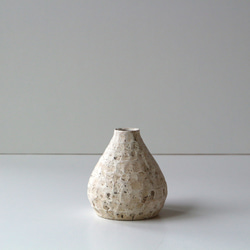 單花瓶，白雕，7.5 厘米 第2張的照片
