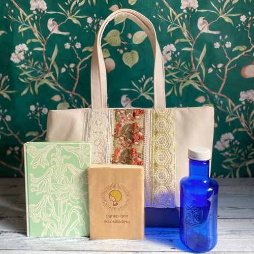 トートバッグ　ハンドメイド　インド刺繍リボン× 帆布　縦23㎝×横33㎝×12㎝ インド刺繍リボンのA4サイズ収納可能！トートバッグ⭐︎訳あり