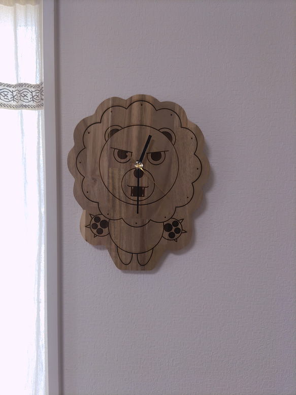 木製　ライオン　掛け時計 2枚目の画像