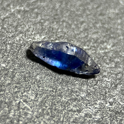 ブルーサファイアクリスタル天然石　0.7ct　 Natural Blue Sapphire Crystal 9枚目の画像