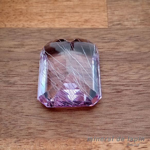 特大クンツァイト　針状結晶入り ルース　139.34カラット 