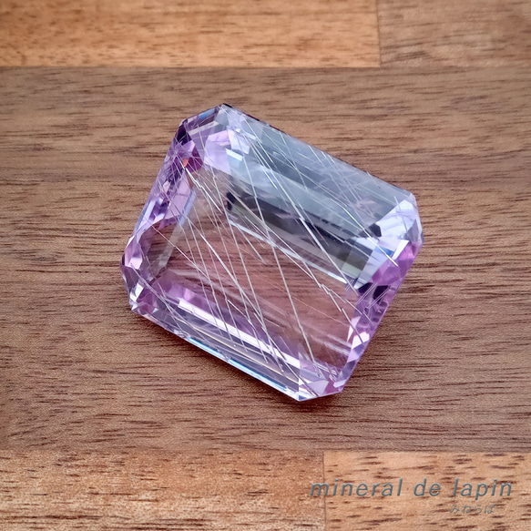 特大クンツァイト　針状結晶入り ルース　139.34カラット 