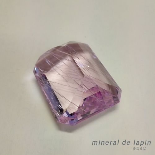 【るい】クンツァイト　虹玉あり　大玉12ミリ　内径16.8センチ るい】クンツァイト 虹玉あり 大玉12ミリ 内径16.8センチ るい