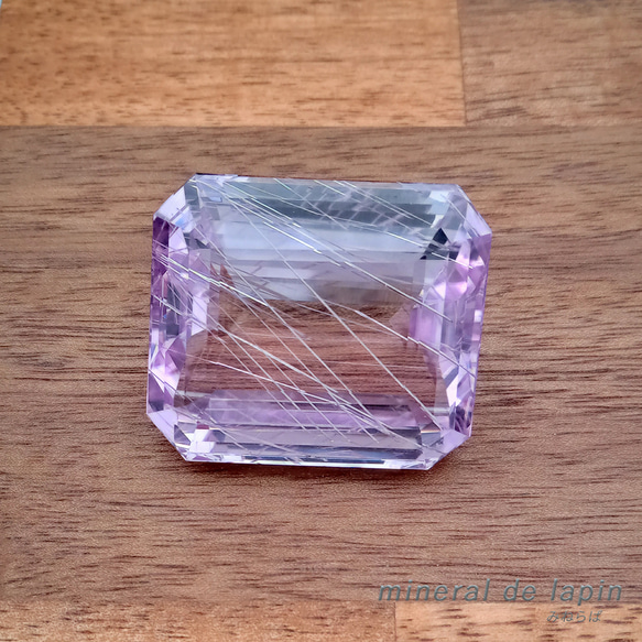 特大クンツァイト　針状結晶入り ルース　139.34カラット 