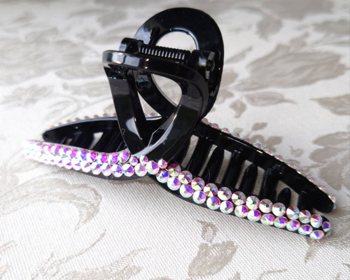 Swarovski ヘアクリップ 黒 クリスタル装飾　新品、未使用 ebc3ab8e5a7d9e40978c30a7af2afc