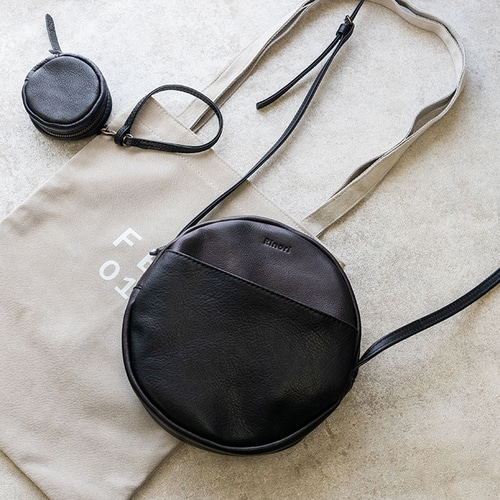 ショルダーバッグ 軽量 約200g 斜めがけショルダーバッグ レザー 革 本