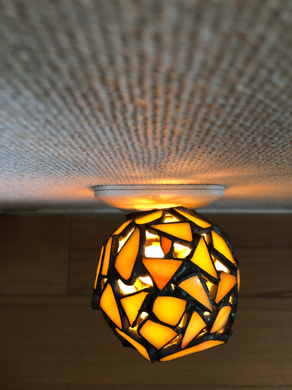 ステンドグラス　おやすみランプ・電球型 4枚目の画像
