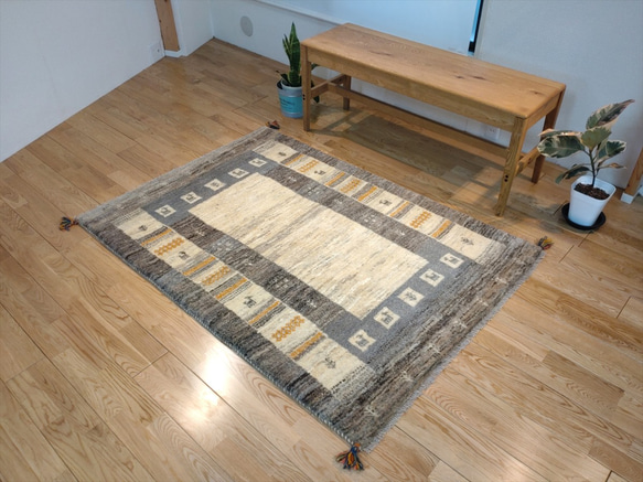 目玉品：新規入荷】ペルシャ　ギャッベ　ハーフラグ150x107cm　グレー　アイボリー　生命の木　ヤギ羊 2枚目の画像