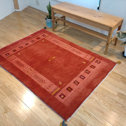 目玉品：新規入荷】ペルシャ　ギャッベ　ハーフラグ　150x105cm 　桃色　茜色　ヤギ　羊　花 2枚目の画像