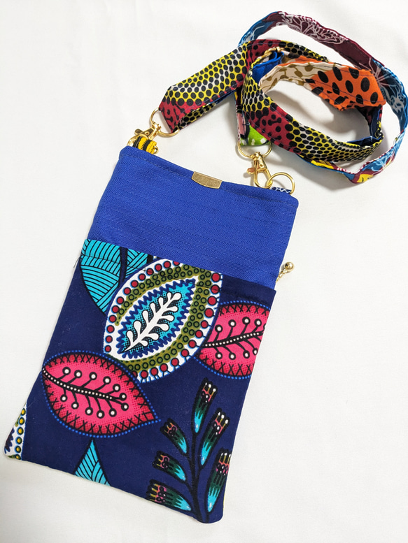 アフリカ布  3つポケット スマホショルダー❤️青いほろほろ鳥とリーフ 6枚目の画像