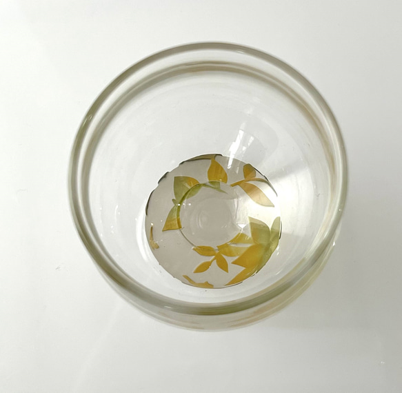 「野花のグラス+ねこ」　Yellow　吹きガラス×サンドブラスト作品 3枚目の画像