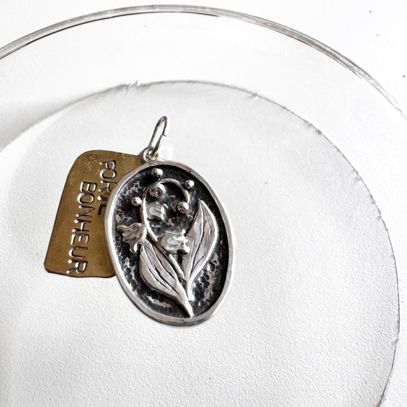 スズランのヴィンテージ風ペンダントトップ ペンダントトップ gris