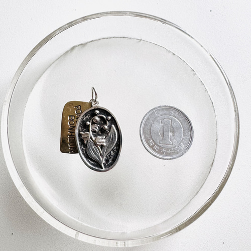 スズランのヴィンテージ風ペンダントトップ ペンダントトップ gris