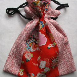 ７７３５　絞りと花柄の着物で作った巾着袋　＃送料無料 1枚目の画像