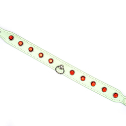 スタイリッシュレザー　ライトグリーン　チョーカー 本革製 ソフト 　宝石　ジェムストーン　赤　調節可能 人間用首輪 3枚目の画像