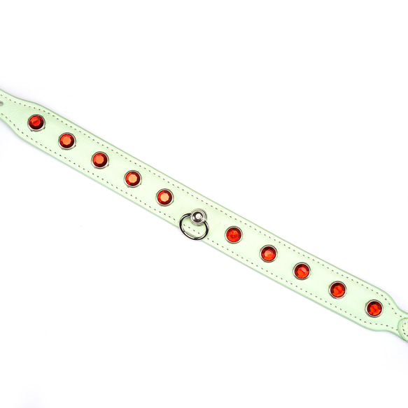 スタイリッシュレザー　ライトグリーン　チョーカー 本革製 ソフト 　宝石　ジェムストーン　赤　調節可能 人間用首輪 3枚目の画像