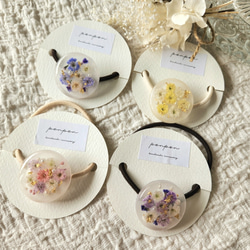 かすみ草うさぎのヘアゴム✿ハンドメイド レジン 押し花 ネックレス パープル 紫 レジン】紫陽花とスターフラワーのドライフラワーを使ってヘアゴムを