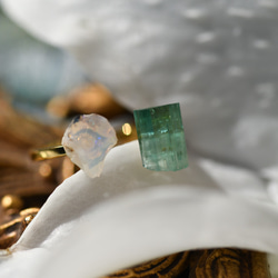 【003 Fairy Tale Collection】 トルマリン × オパール 鉱物原石フリーサイズリング 4枚目の画像