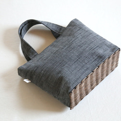 籐と布を組み合わせた手提げバッグ（会津木綿）黒スラブ 4枚目の画像