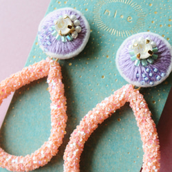&lt;露西～Irodor Planet～&gt;刺繡耳環“花水面（珊瑚色）” 第4張的照片