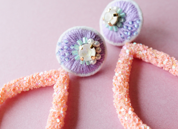 &lt;露西～Irodor Planet～&gt;刺繡耳環“花水面（珊瑚色）” 第6張的照片
