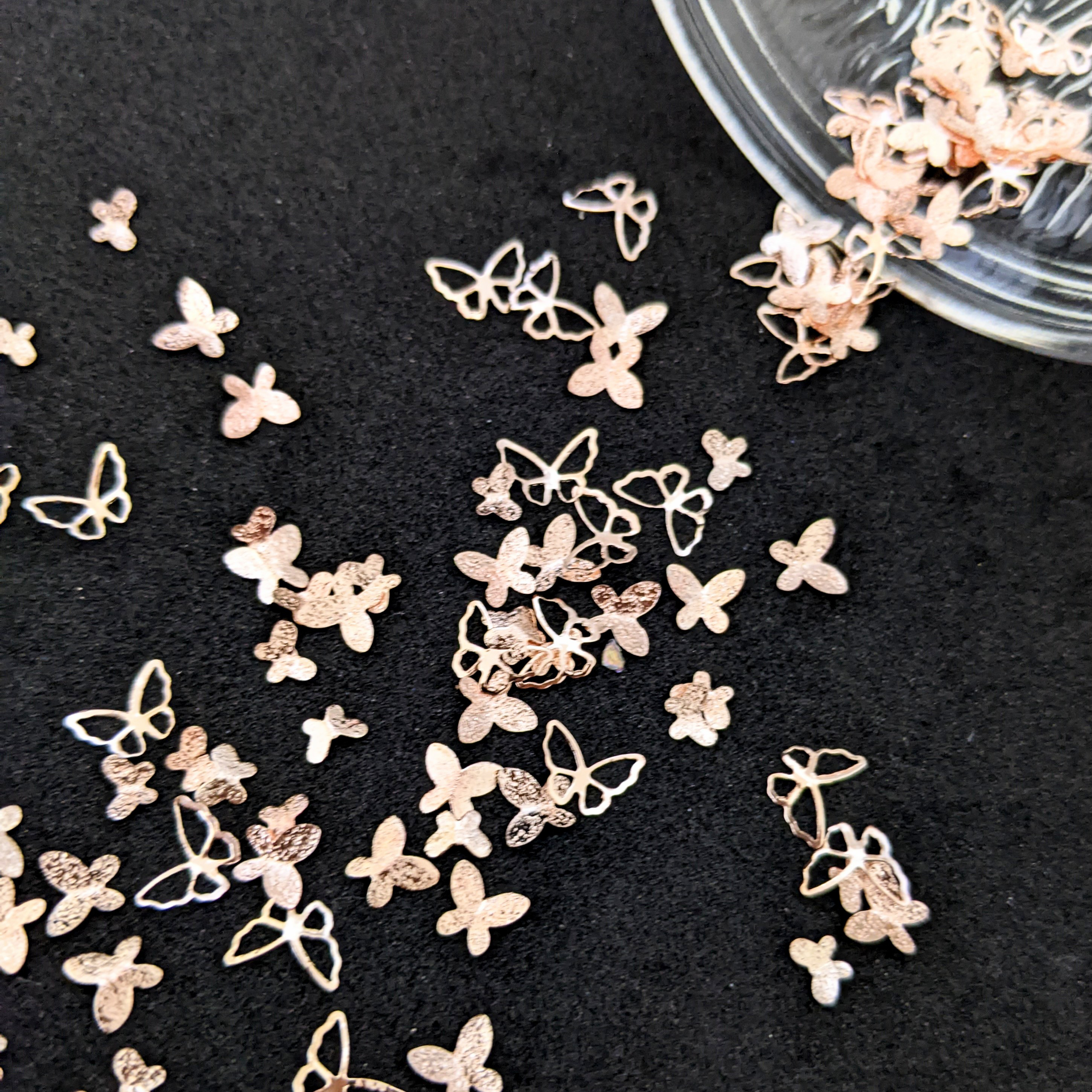 蝶　メタルパーツ3種　ネイル　30こ入　ゴールド 蝶 メタルパーツ3種 ネイル 30こ入 ゴールド 豪華【オリエンタル