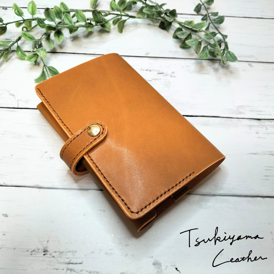 【文庫】名入れ可能な経年変化を楽しめる留め具付きブックカバー【色各種あり】