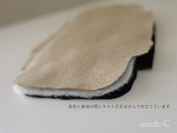 大人な蜂柄刺繍　リングケース　ブラック　カンボジアシルク　お守りジュエリーケース　がま口　ミニアクセサリーケース　 5枚目の画像