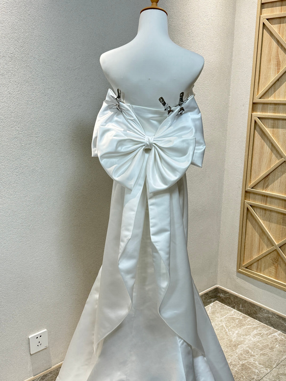 華やかなトレーン　オフショルダー　カラードレス　立体的　編み上げ　お色直し　オーダー可能ウェディングドレス　結婚式/二次 9枚目の画像