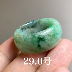 L6-35 ビッグサイズ 花緑 29.0号 ミャンマー産天然 A貨 本翡翠 くりぬき リング 広幅 1枚目の画像