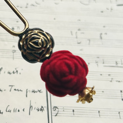 ビンテージ素材のドラマティックな薔薇の玉かんざし「ローズ・コンチェルト」 2枚目の画像