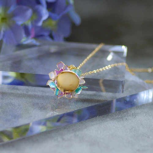 夏の誕生花2026】紫陽花のネックレス / 首かざり・梅雨・透明感・上品