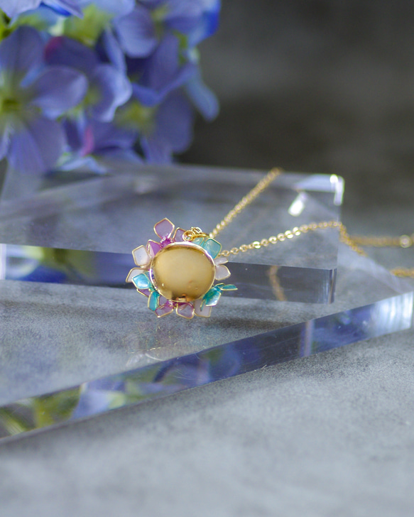 ≪リニューアル≫丸みのキュートな紫陽花ネックレス 3枚目の画像