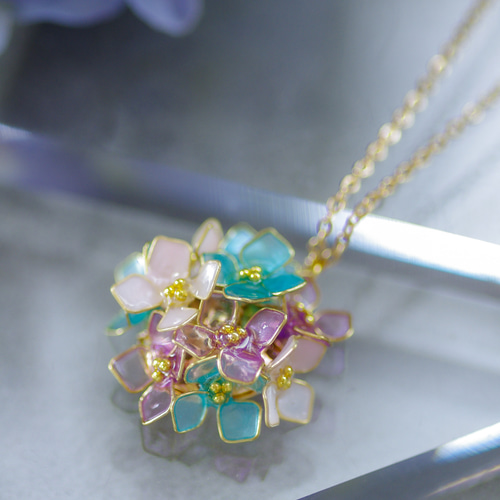 丸みのキュートな紫陽花ネックレス/首かざり ネックレス・ペンダント 