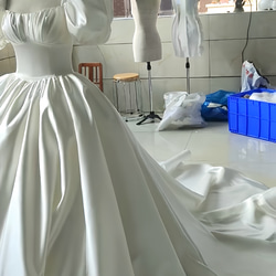 お買い得！人気上昇中　パフスリーブ　ボリューム　カラー変更可能　可愛いドレス　プリンセスライン細見えシルエット結婚式挙式 4枚目の画像